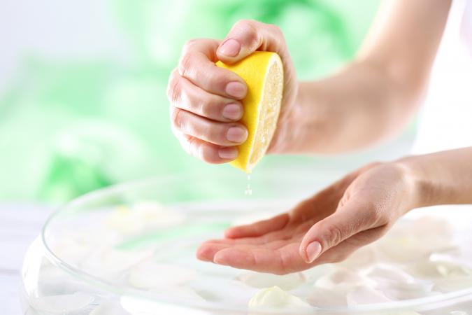 como aclarar la piel con limon